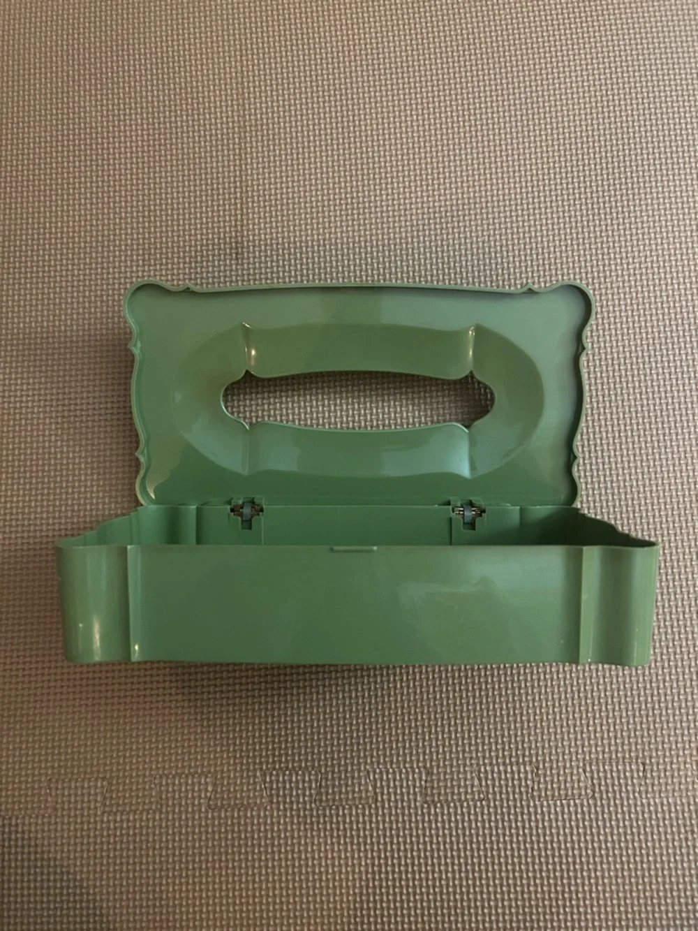 Schwarz Bros. Plastic Tissue Box. Olive green
